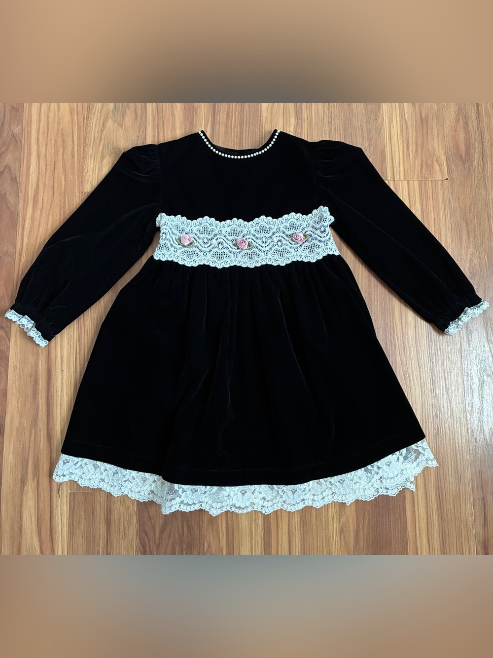 Vintage Allison Ann Black Velvet & Lace Girls
Dress Size 4T